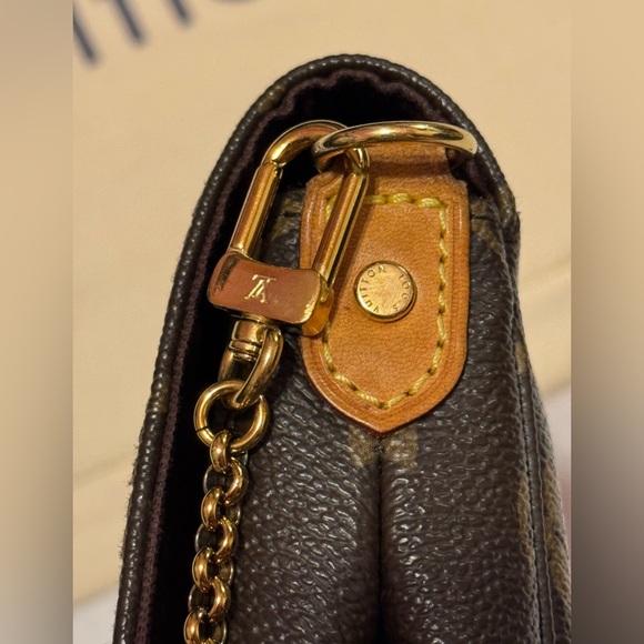 Louis Vuitton Favorite PM Monogram Purse - Picture 2 of 14
